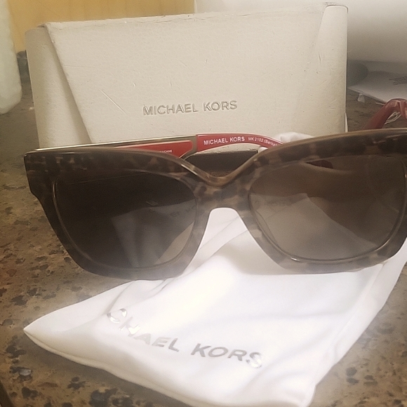 michael kors cheetah print sunglasses - Picture 1 of 7